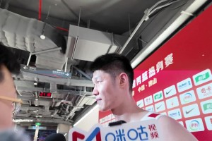 胡金秋：对手身体对抗很强烈 相当于我们提前适应这样的高强度